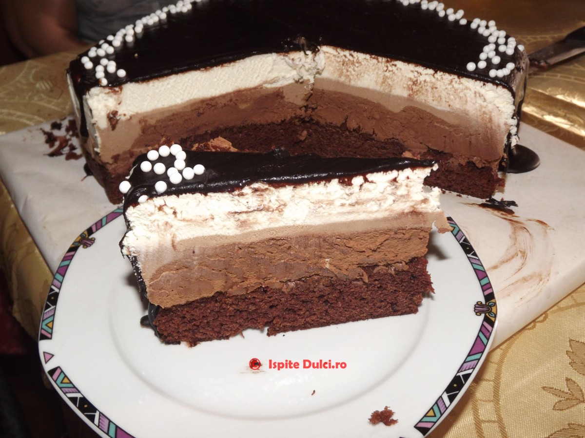 Tort cu 3 mousse-uri de ciocolata