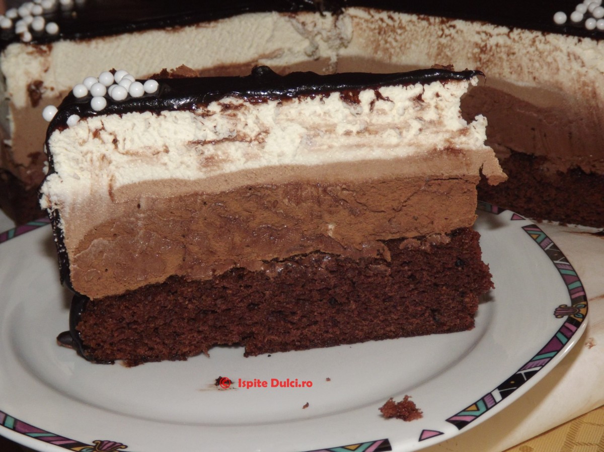Tort cu 3 mousse-uri de ciocolata