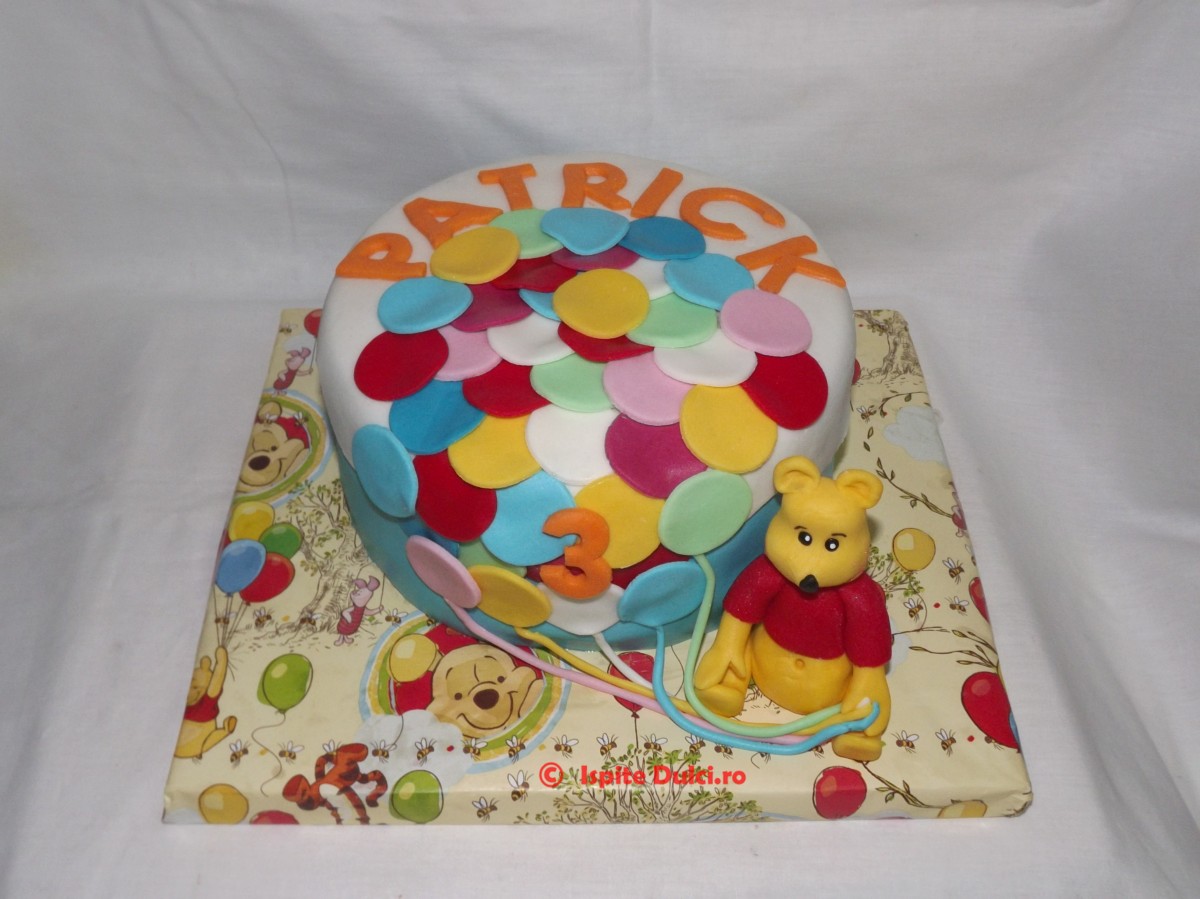 Tort cu Winnie si baloane