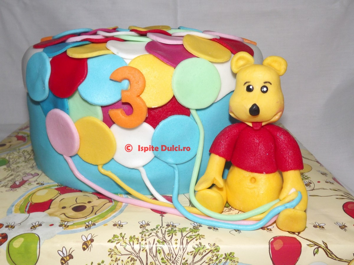 Tort cu Winnie si baloane