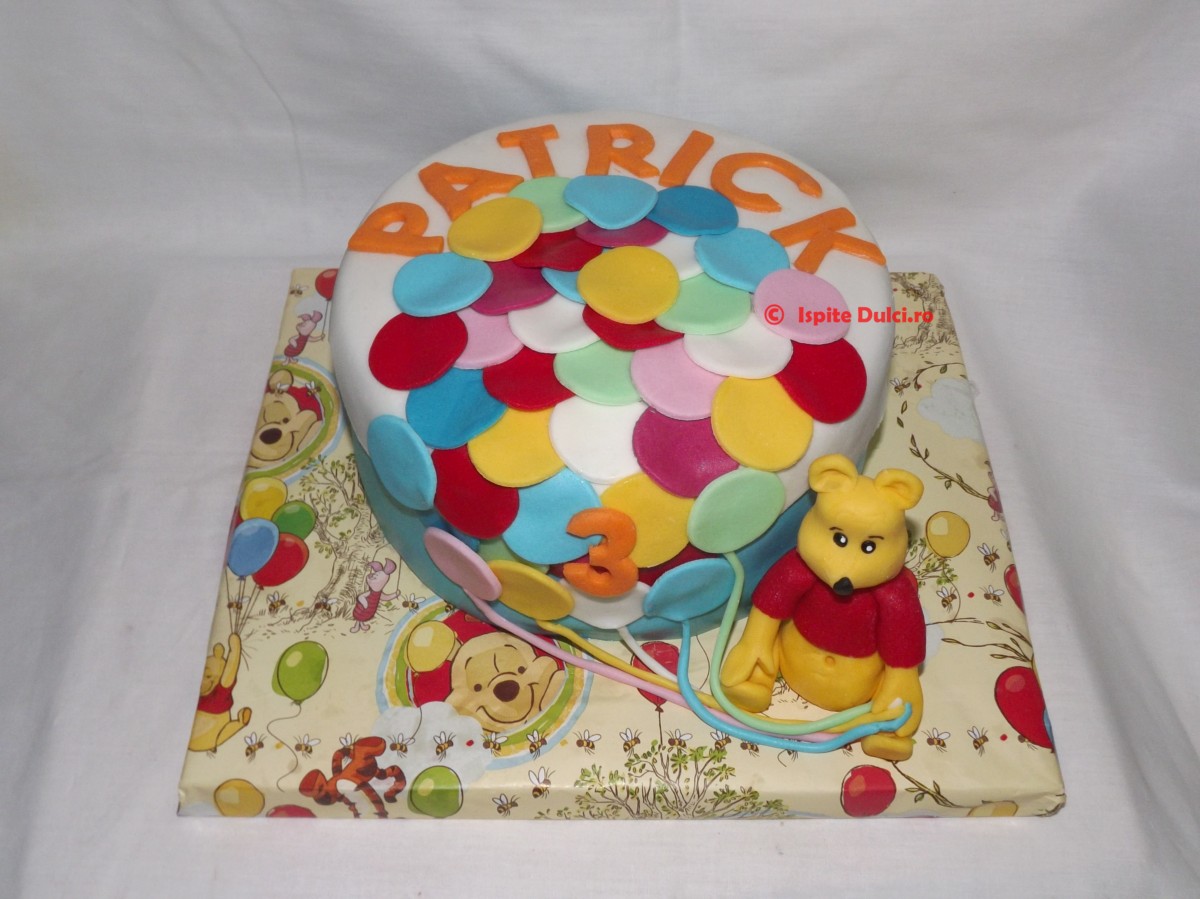 Tort cu Winnie si baloane