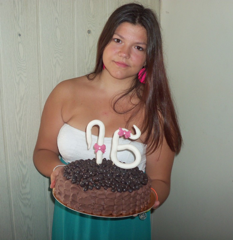 Tort Sandra 16 ani