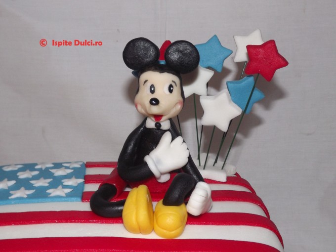 Tort cu steagul Americii si Mickey Mouse