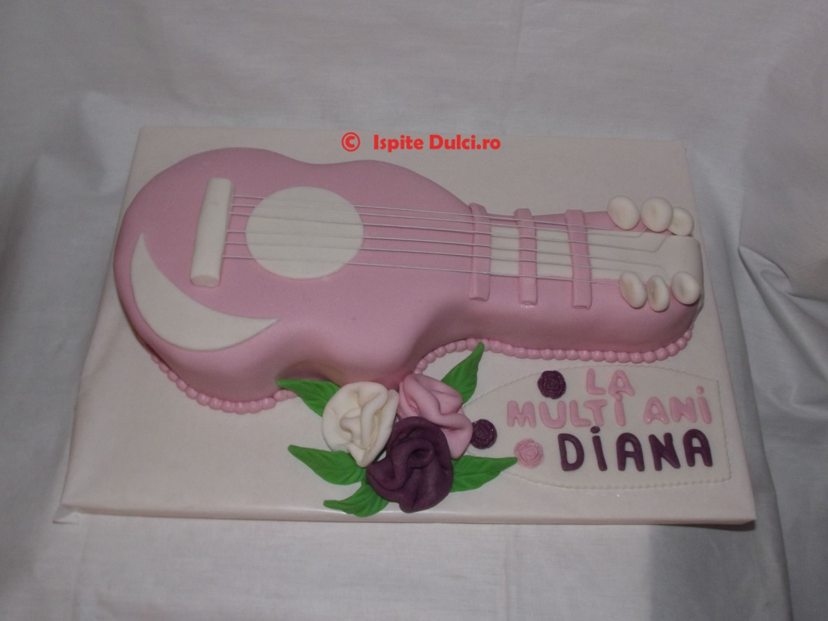 Tort chitara roz pentru Diana