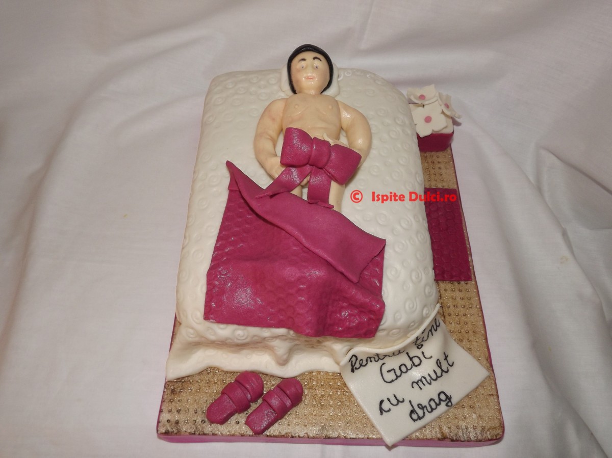 Tort pat si cupcakes-uri decorate pt petrecerea burlacitelor