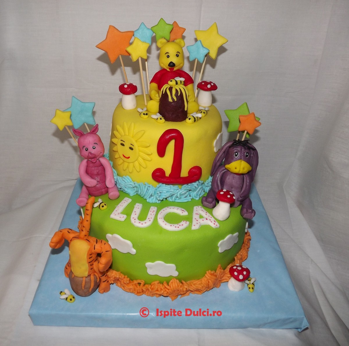 Tort cu Winnie si prietenii pentru Luca
