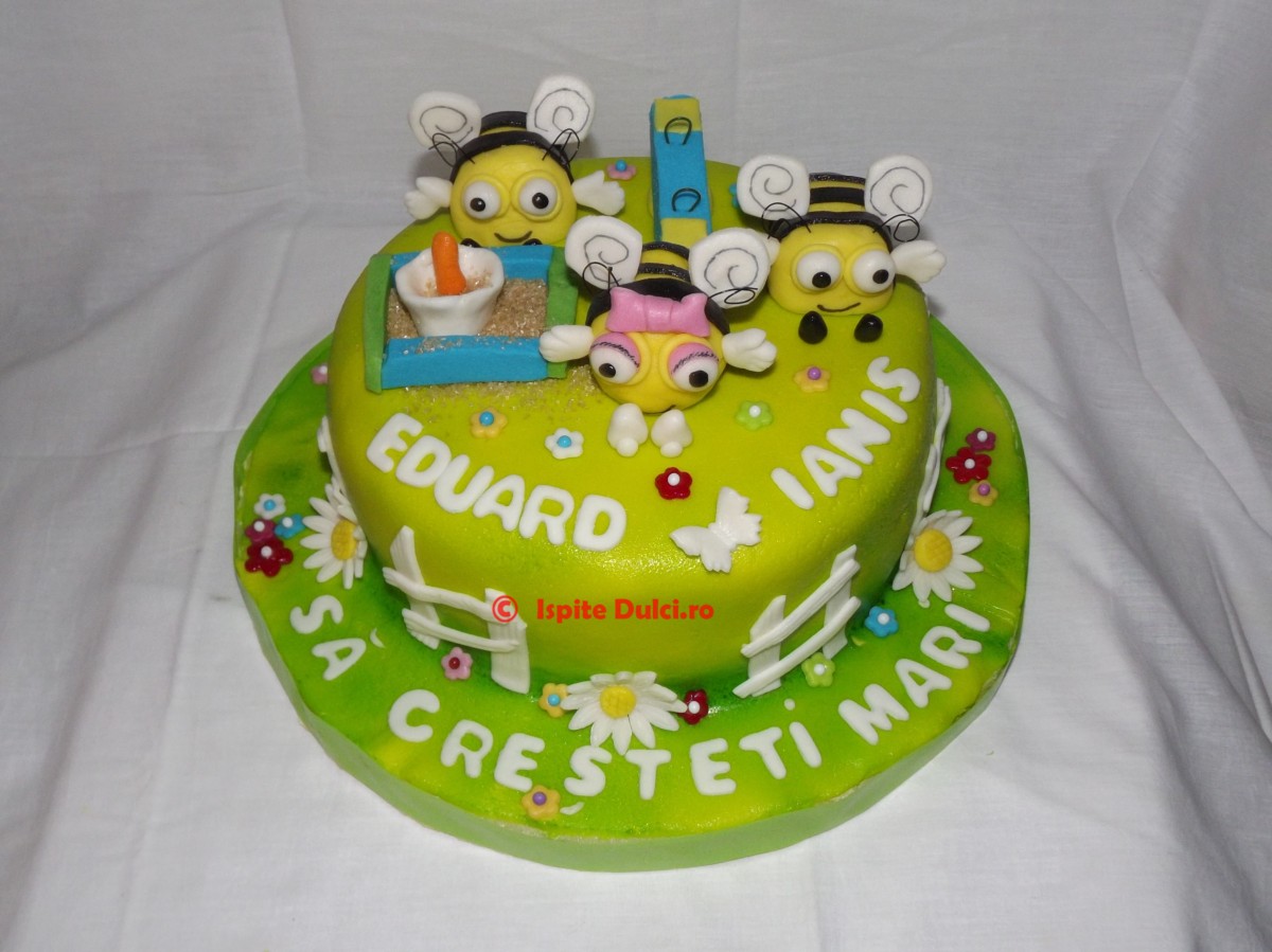 Tort de botez cu albinute