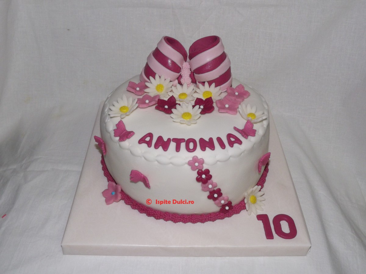 Tort cu flori pentru Antonia