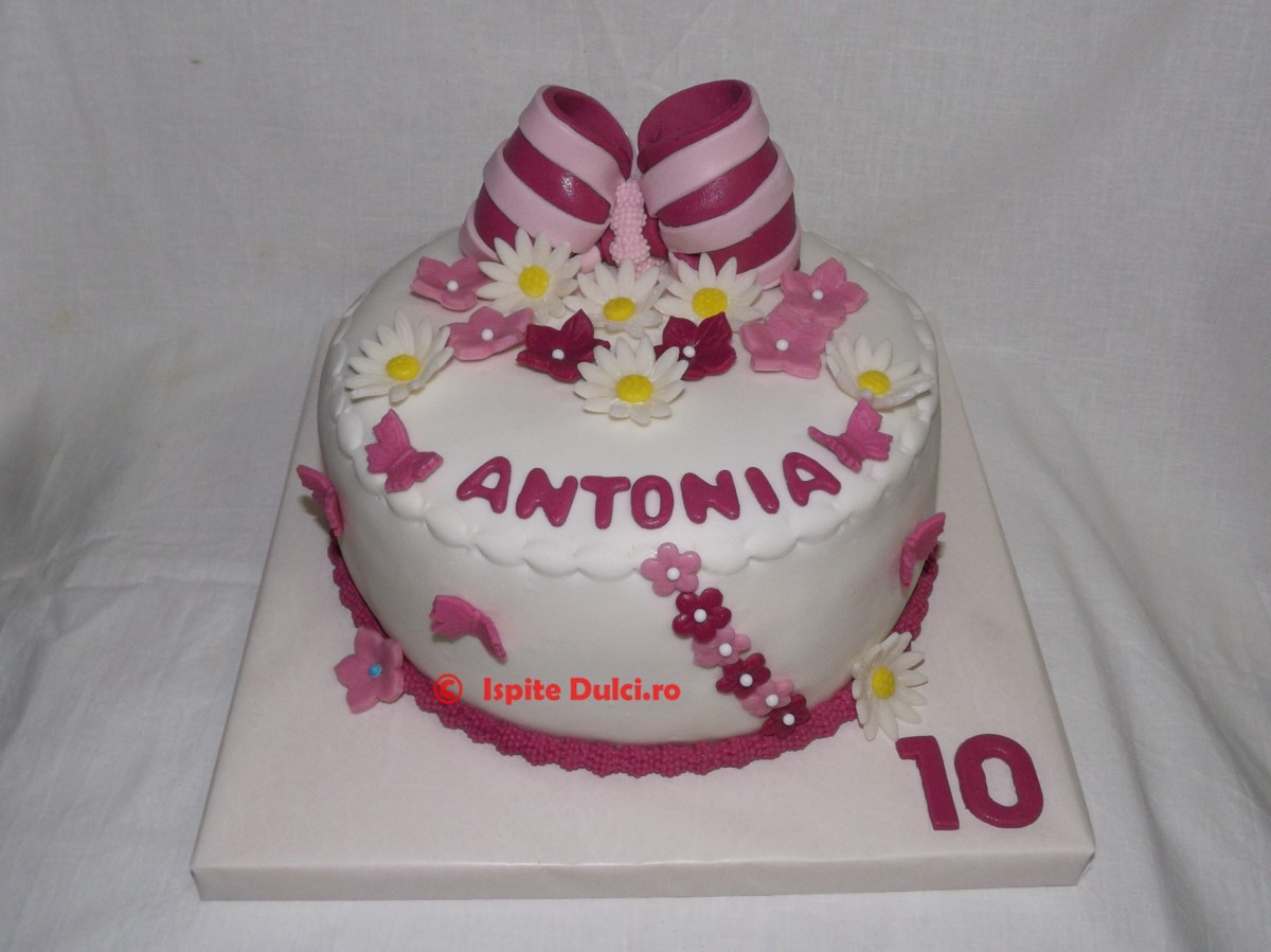 Tort cu flori pentru Antonia