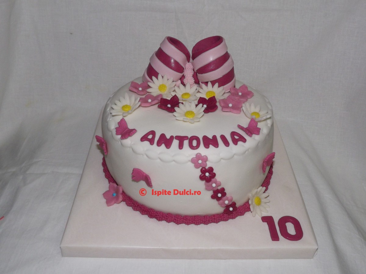 Tort cu flori pentru Antonia