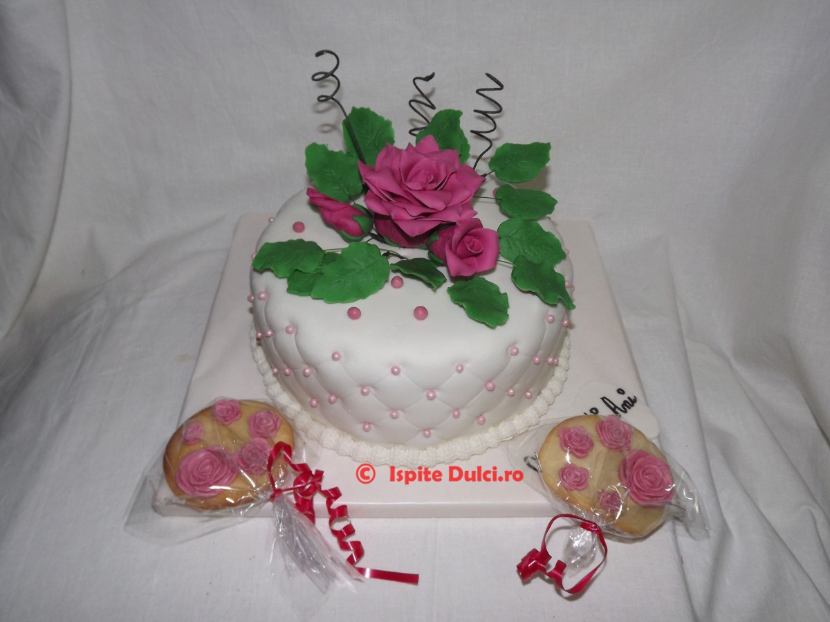 Tort cu trandafiri roz