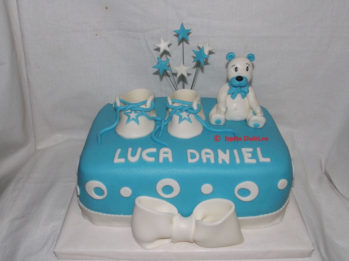 Tort de botez albastru cu ursulet