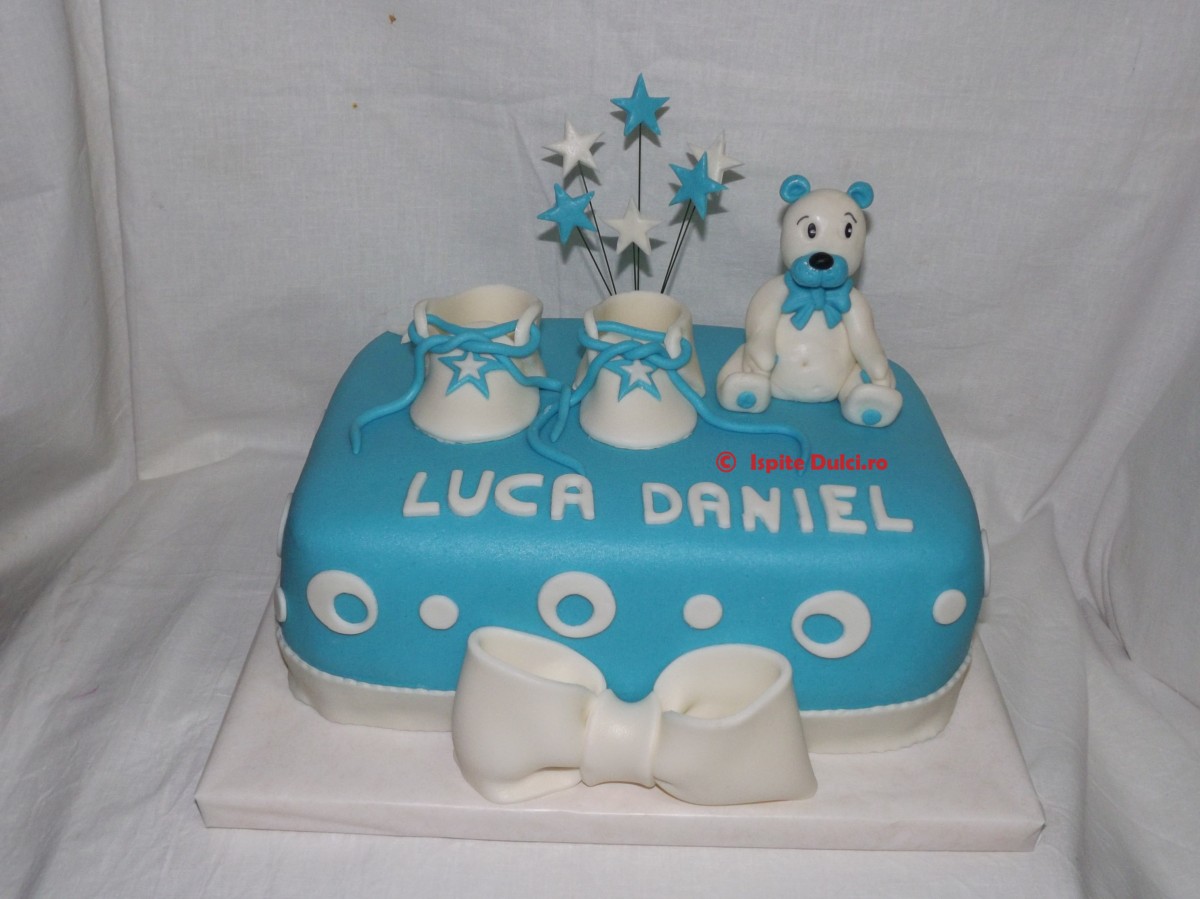 Tort de botez albastru cu ursulet