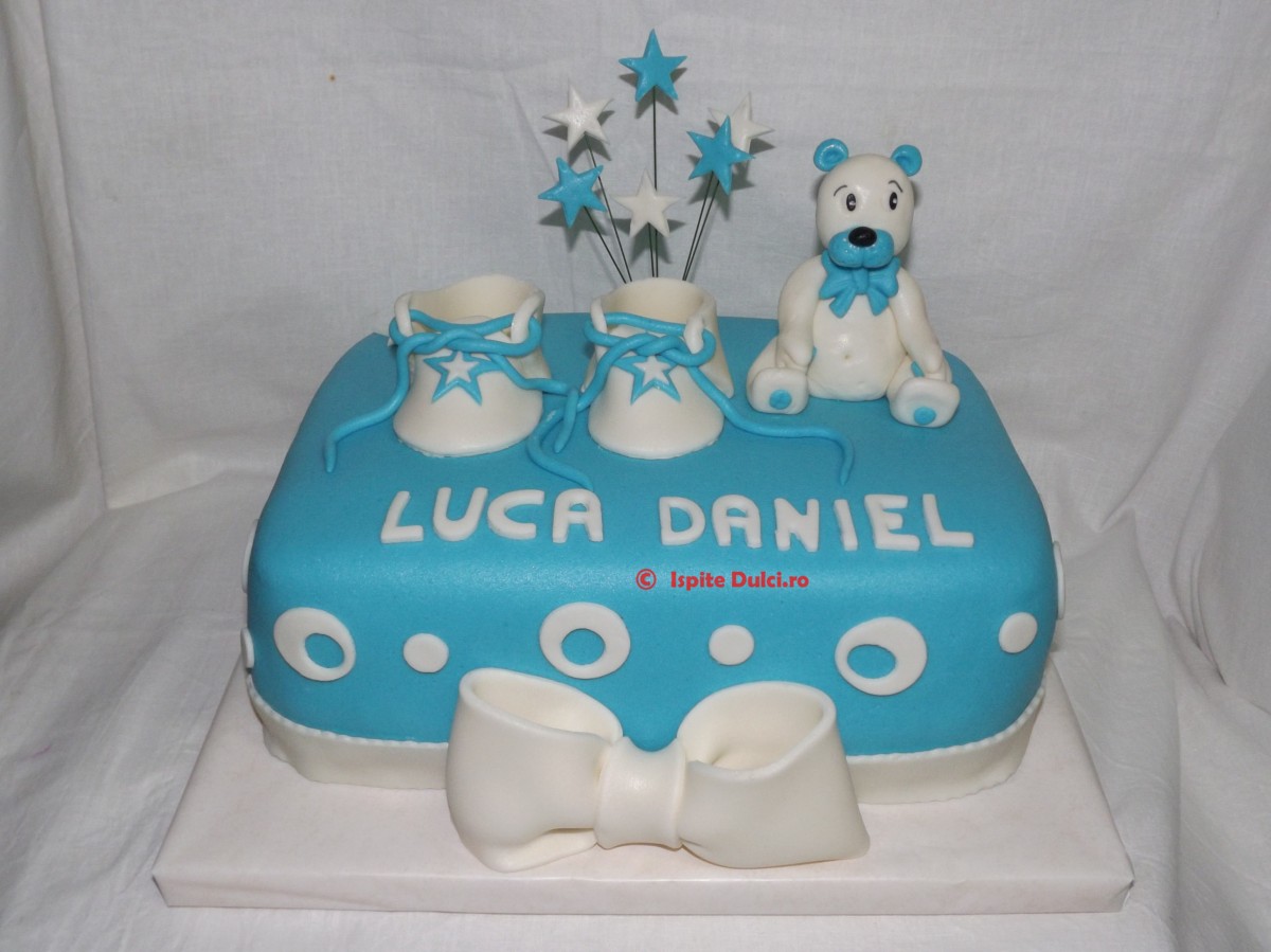 Tort de botez albastru cu ursulet