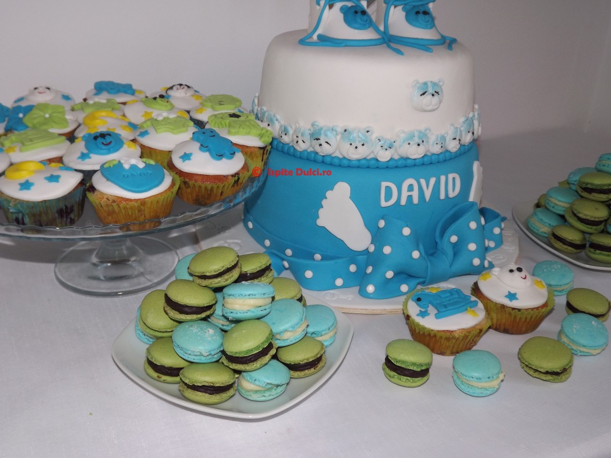 Tort de botez si candy bar
