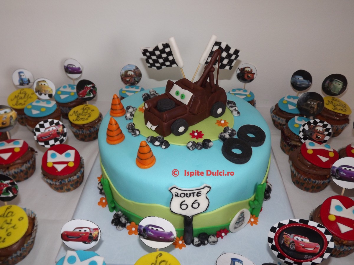 Tort cu Bucsa si briose decorate