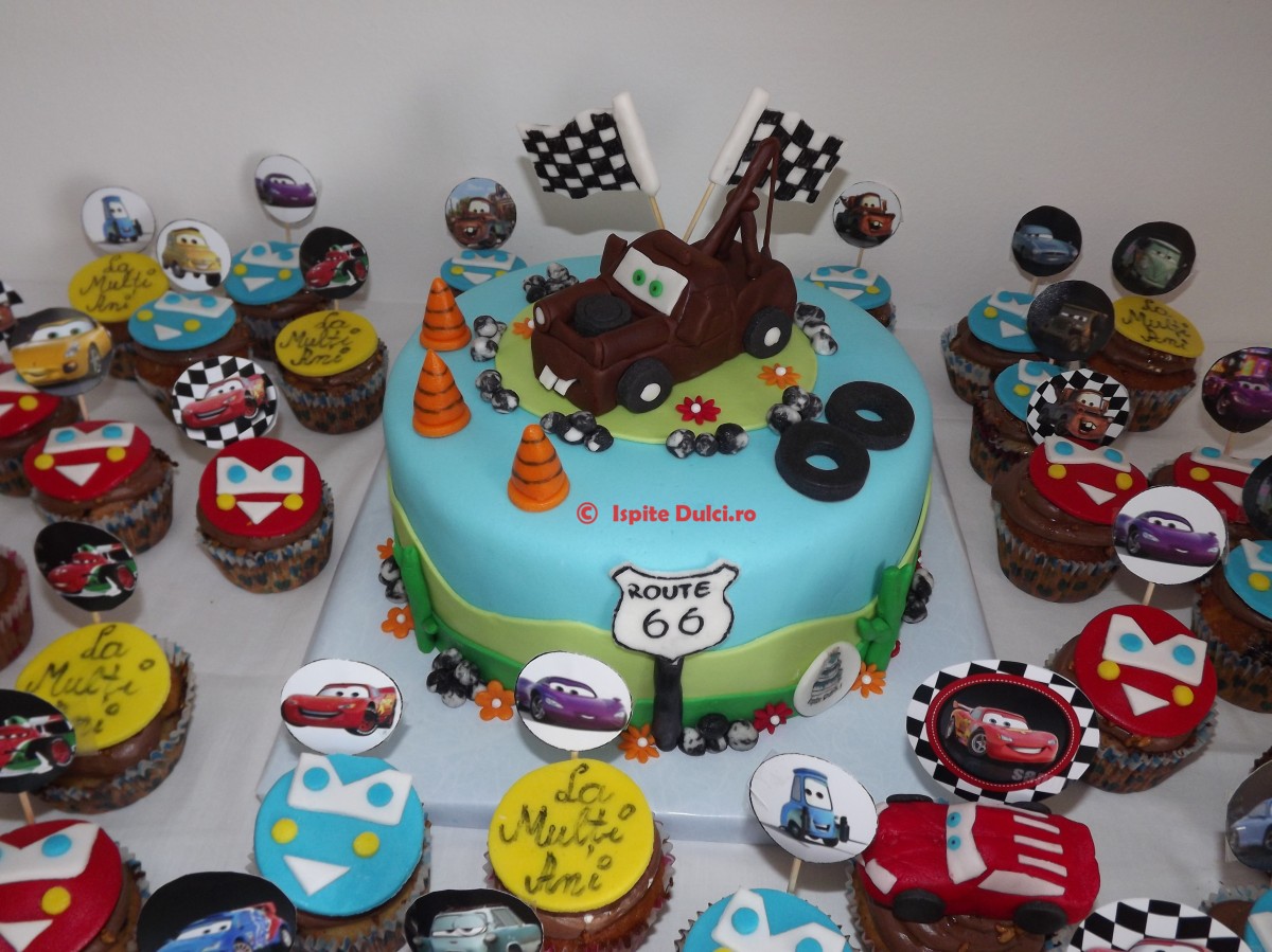 Tort cu Bucsa si briose decorate