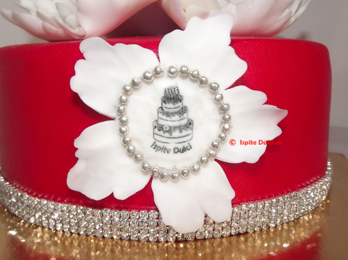 Tort elegant cu bujori