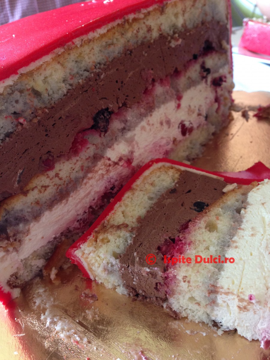 Tort elegant cu bujori