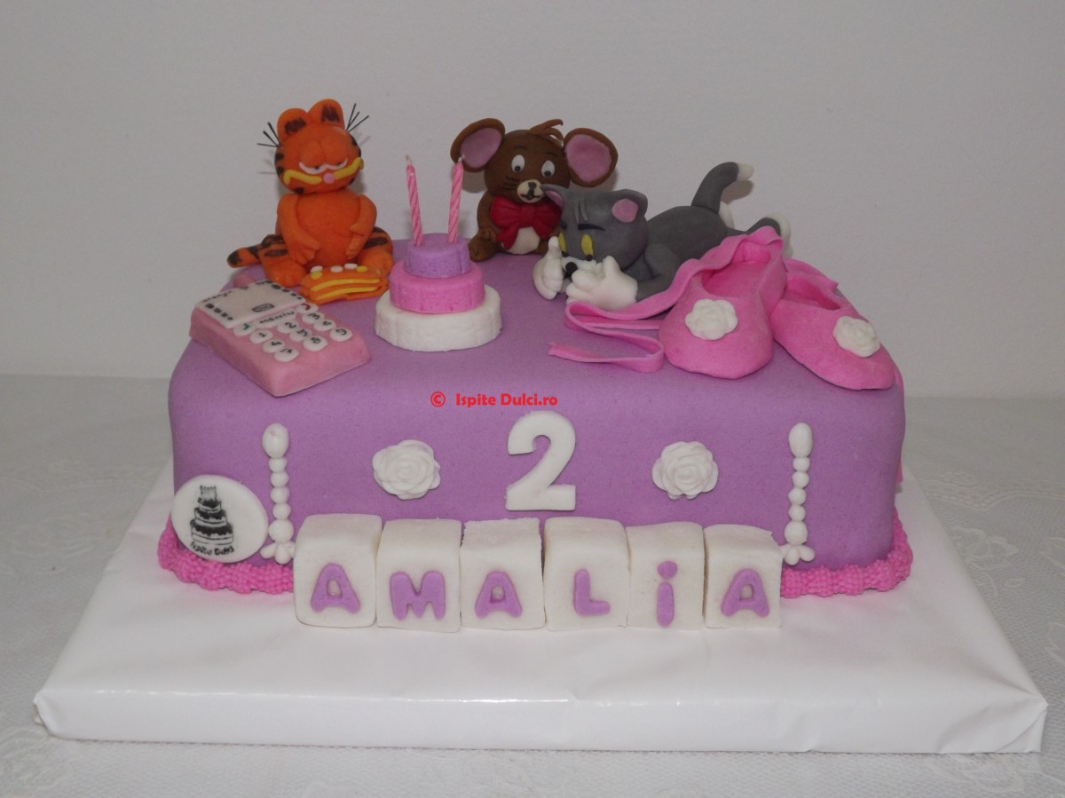 Tort cu personaje preferate pentru Amalia