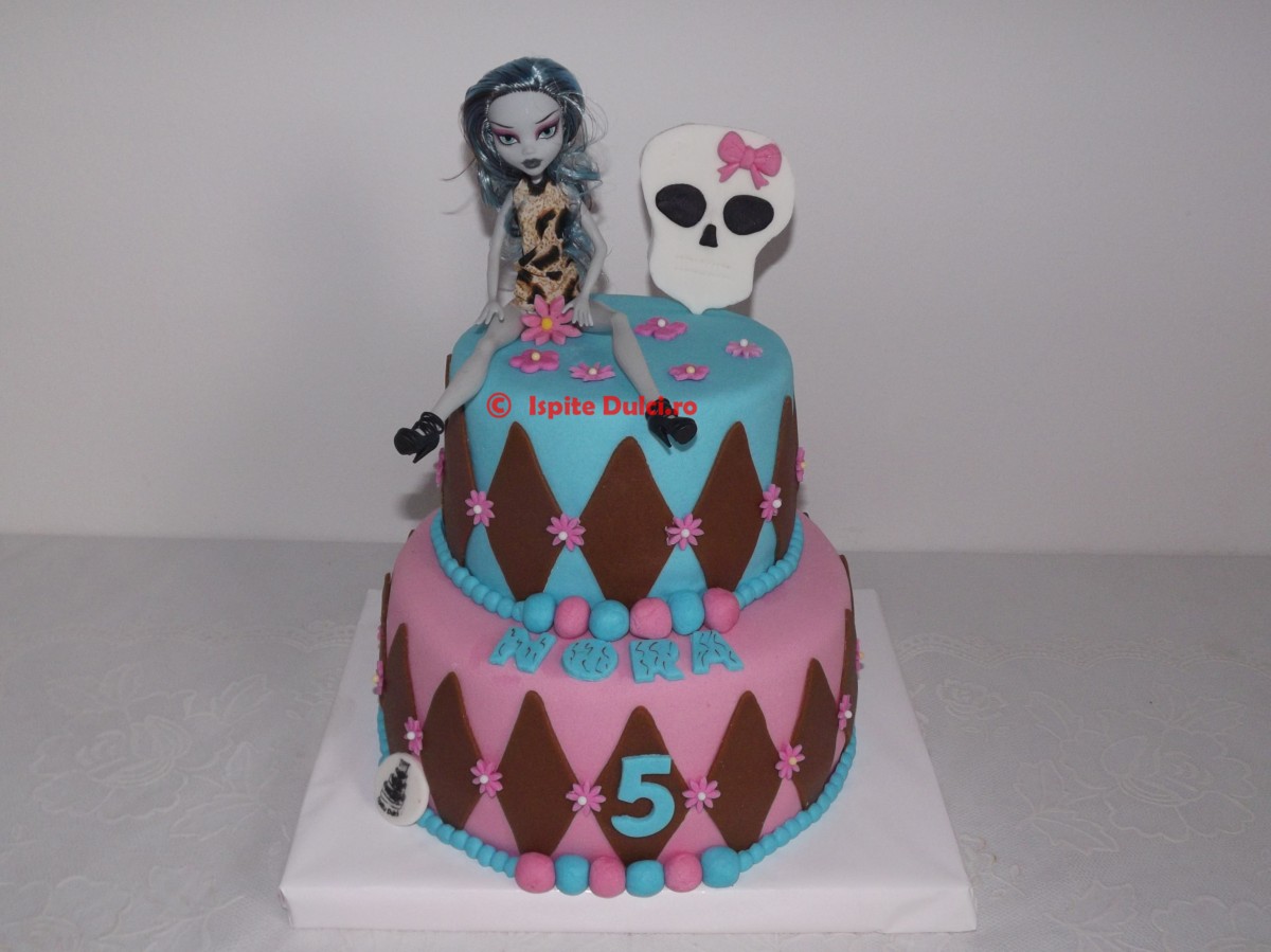 Tort Monster High pentru Nora