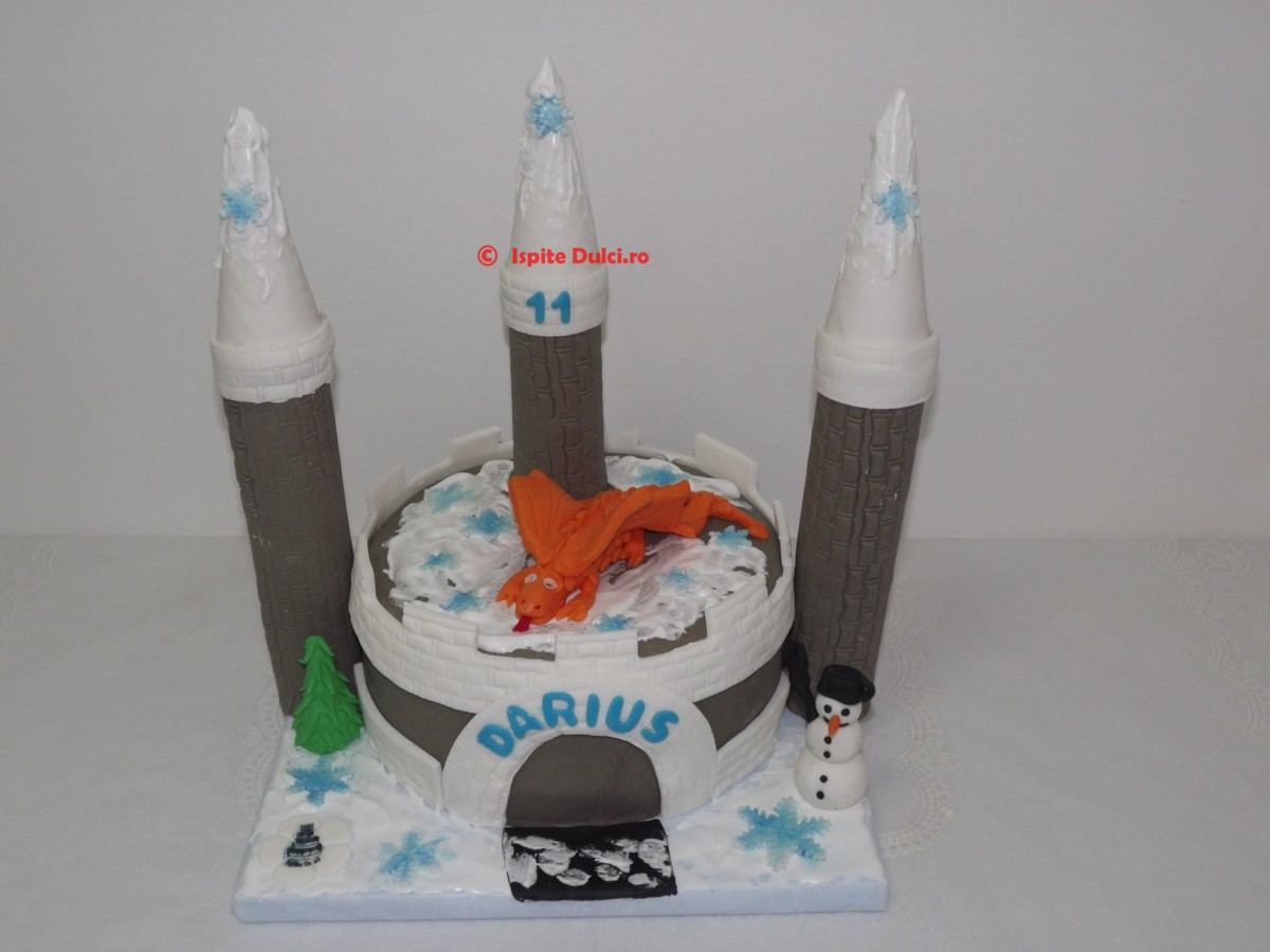 Tort castel cu dinozaur