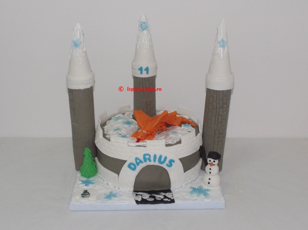Tort castel cu dinozaur