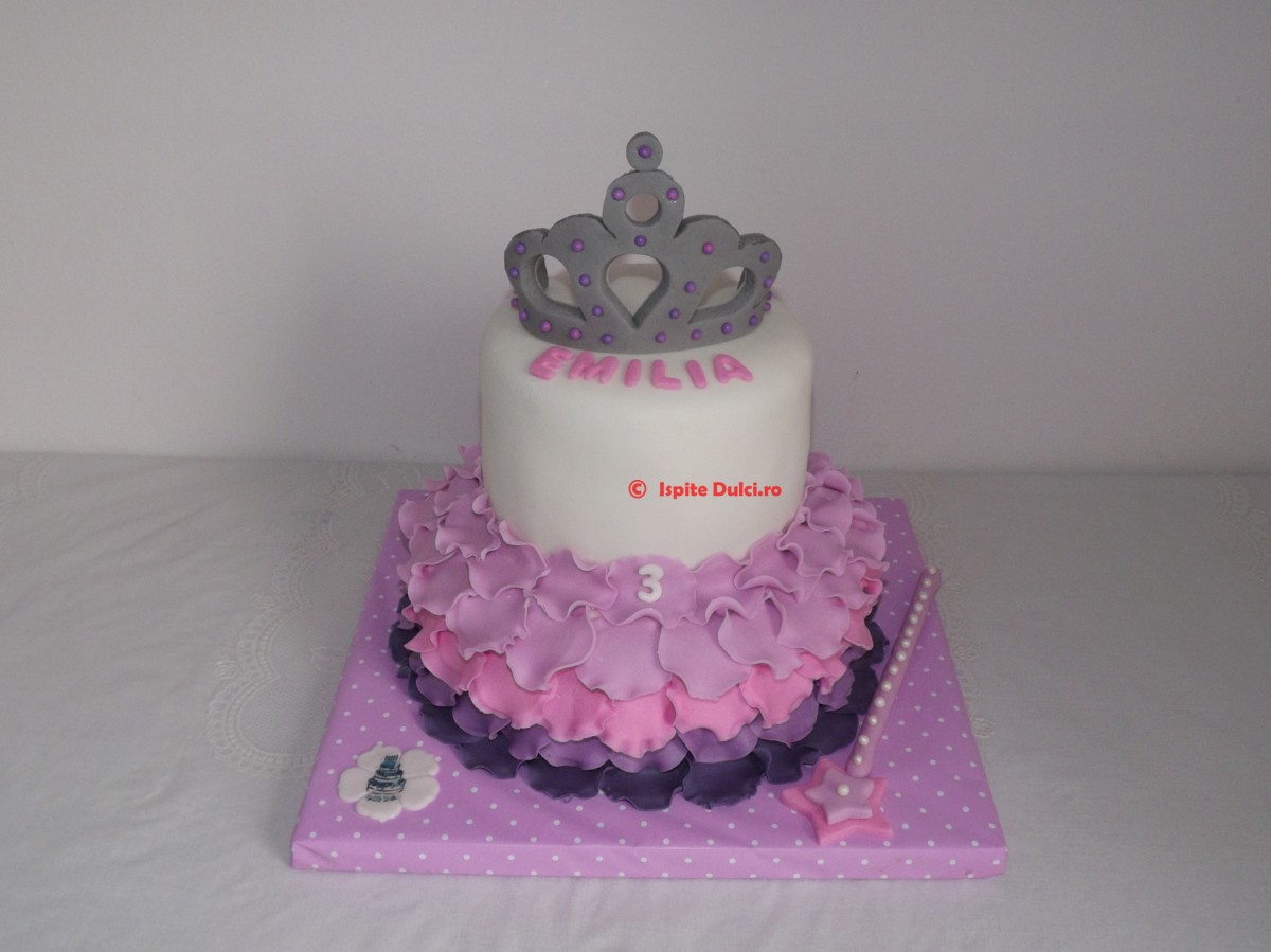 Tort cu diadema pentru Emilia