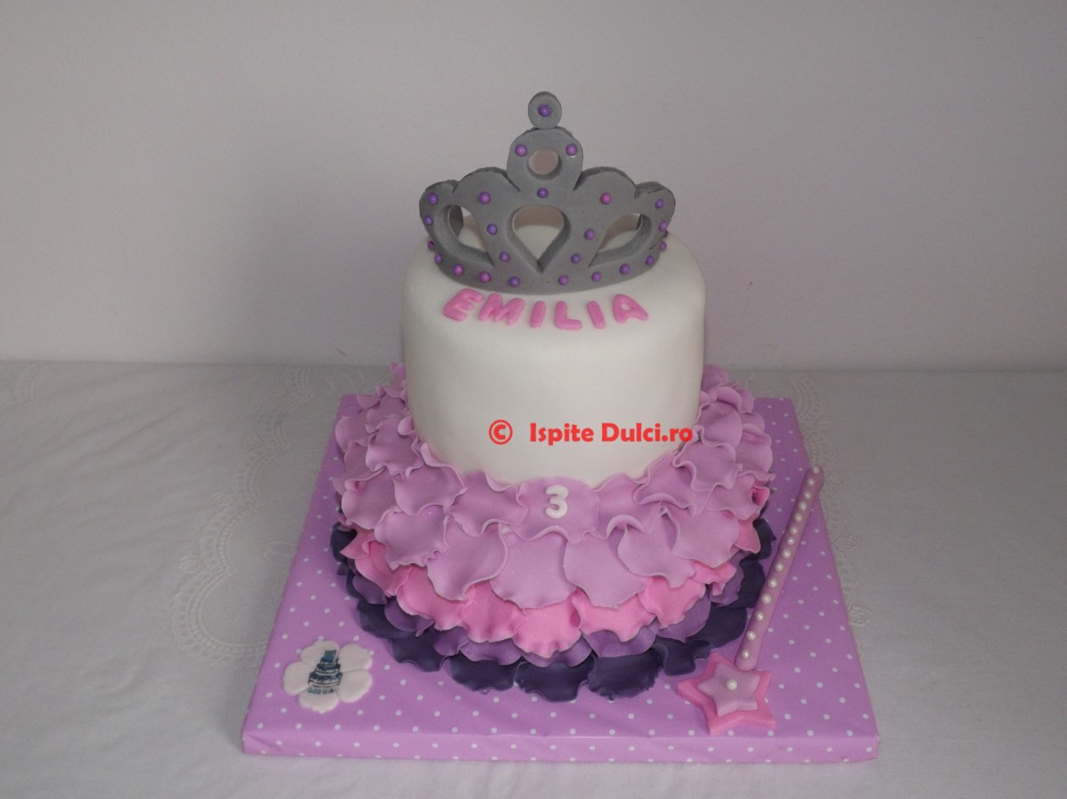 Tort cu diadema pentru Emilia