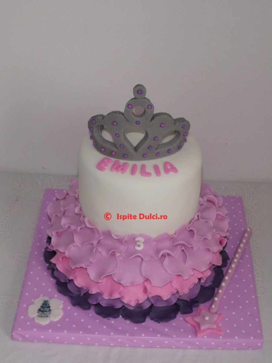 Tort cu diadema pentru Emilia