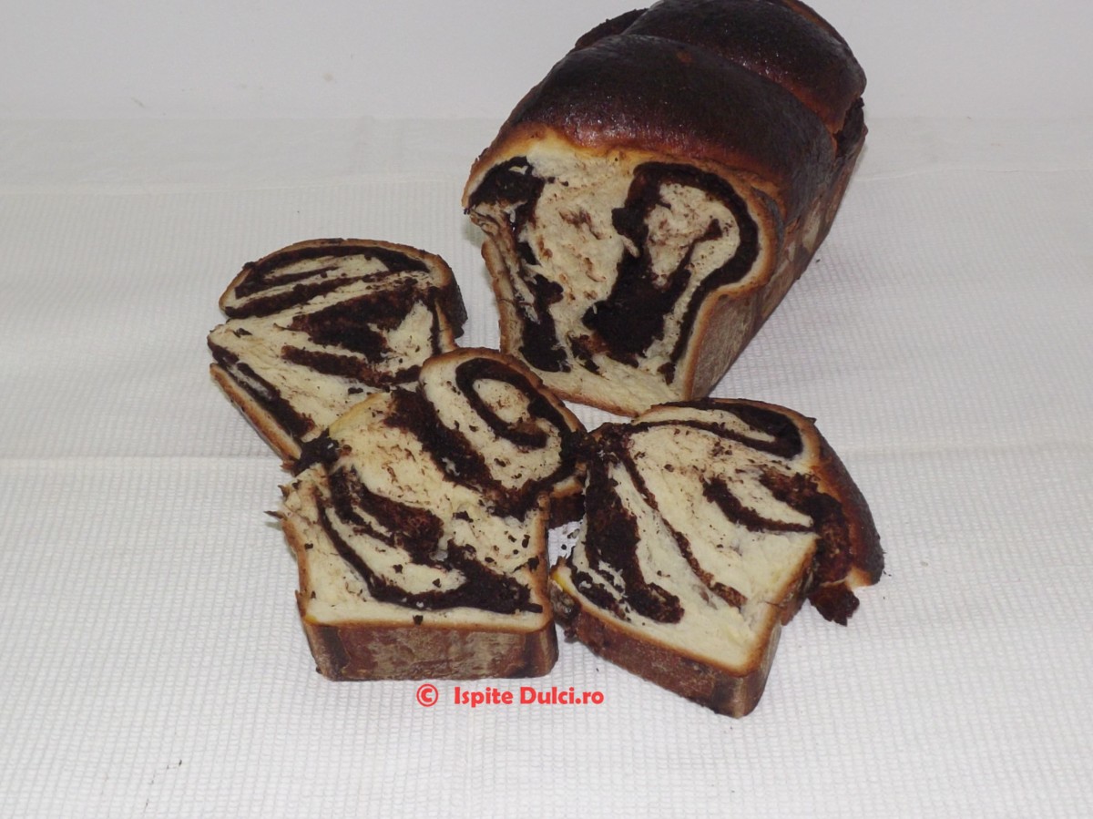Cozonac de casa cu nuca , cacao si stafide