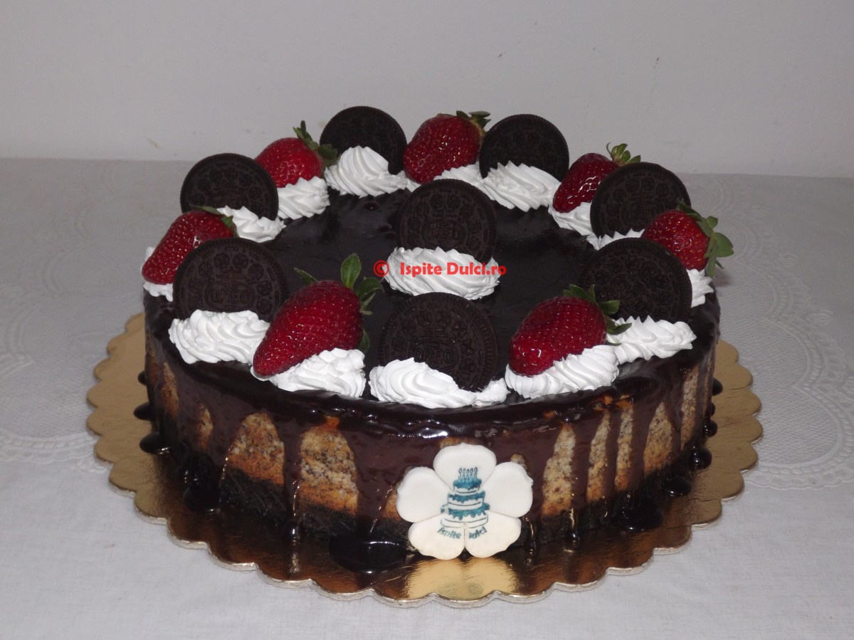 Cheesecake cu Oreo si capsuni