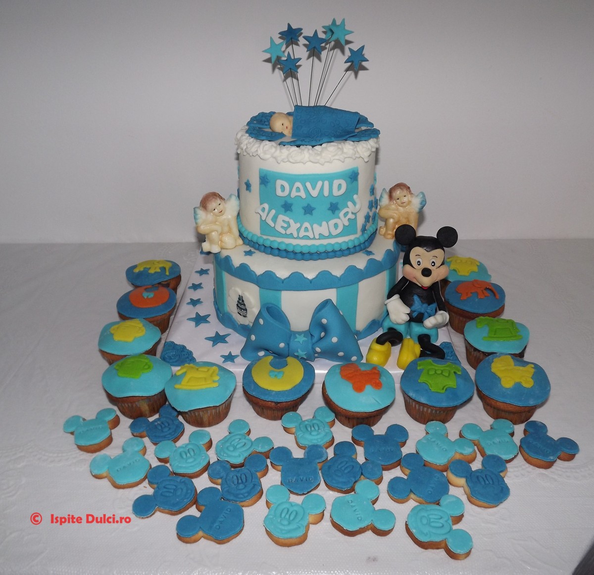 Tort de botez ,briose si biscuiti pentru David