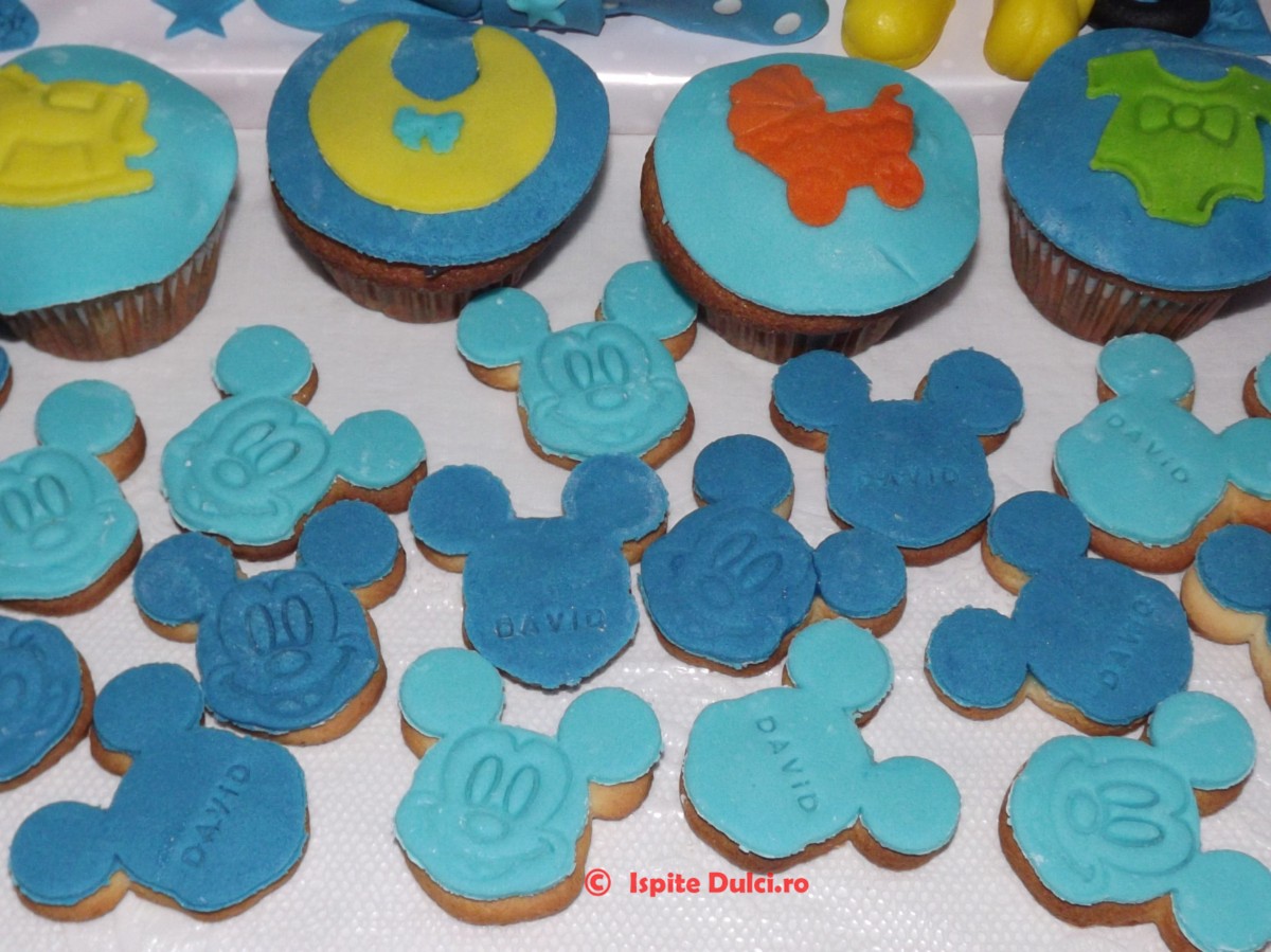 Tort de botez ,briose si biscuiti pentru David