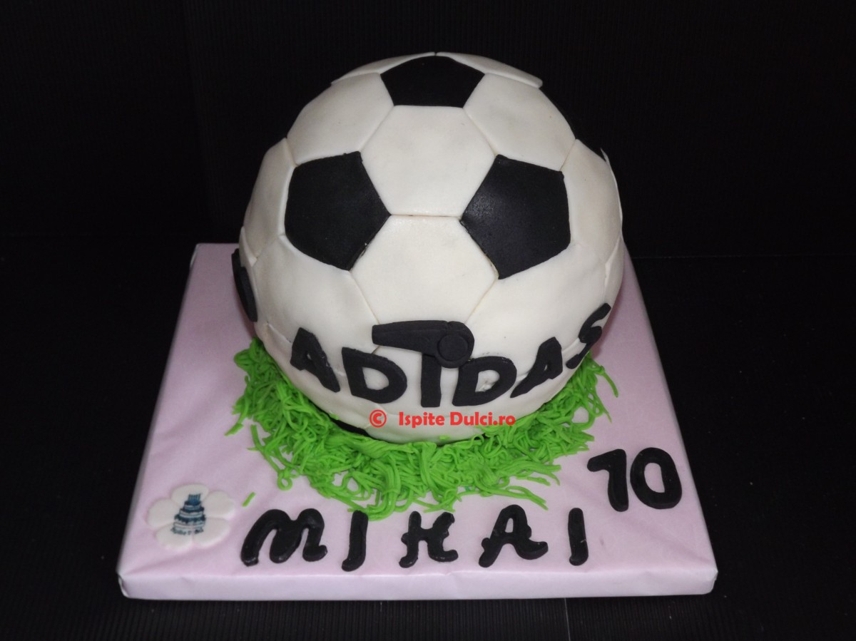 Tort minge de fotbal si minge de baschet