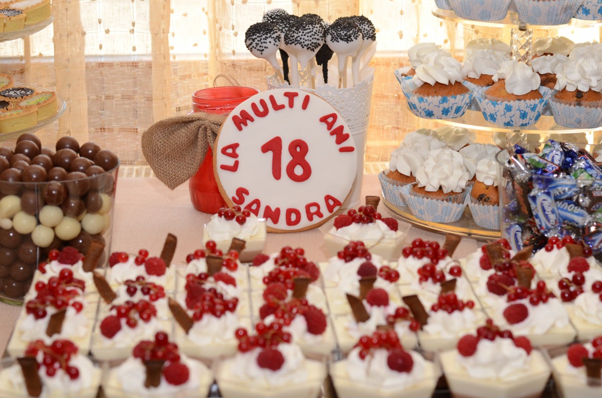 Masa de dulciuri sau candy bar