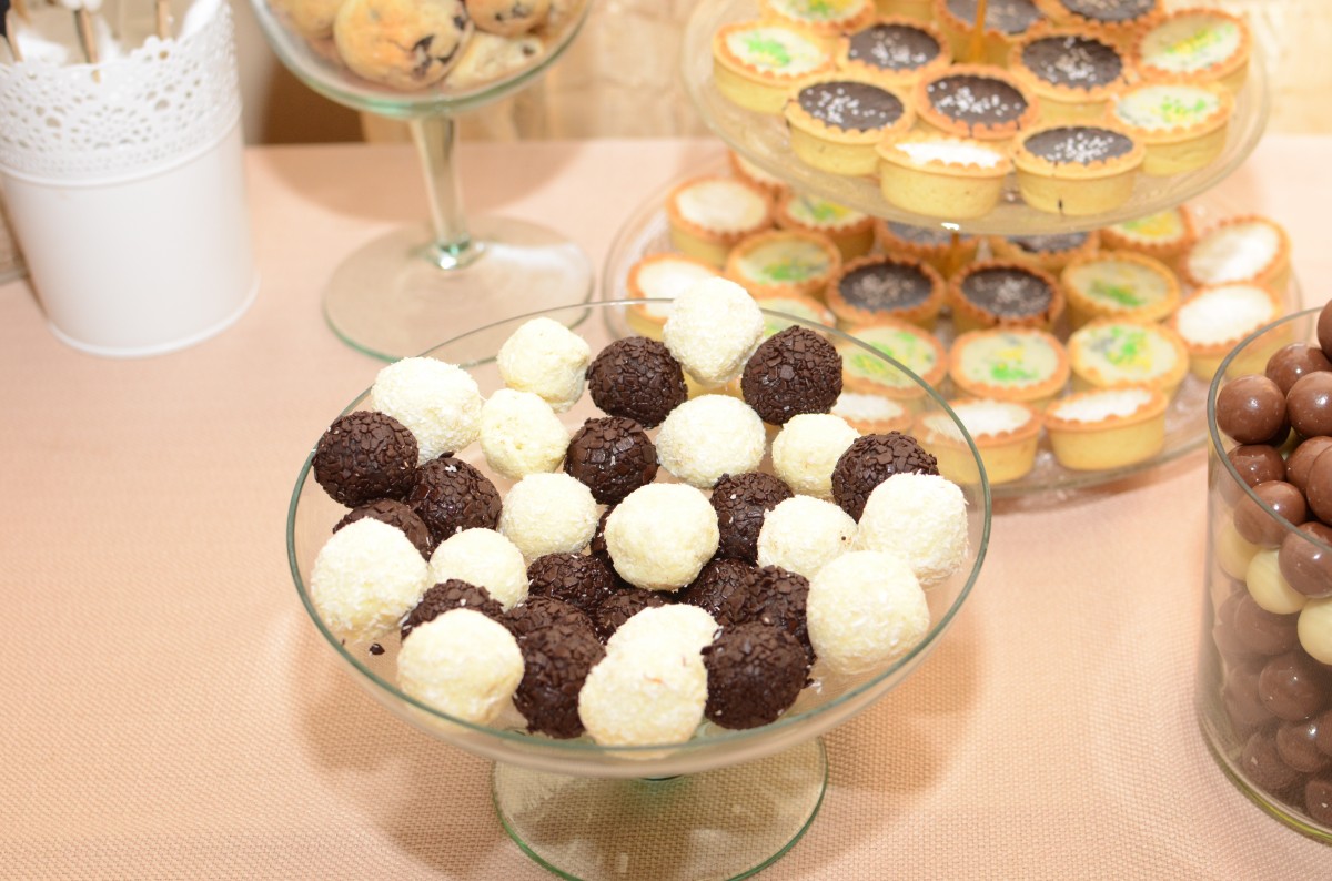 Masa de dulciuri sau candy bar