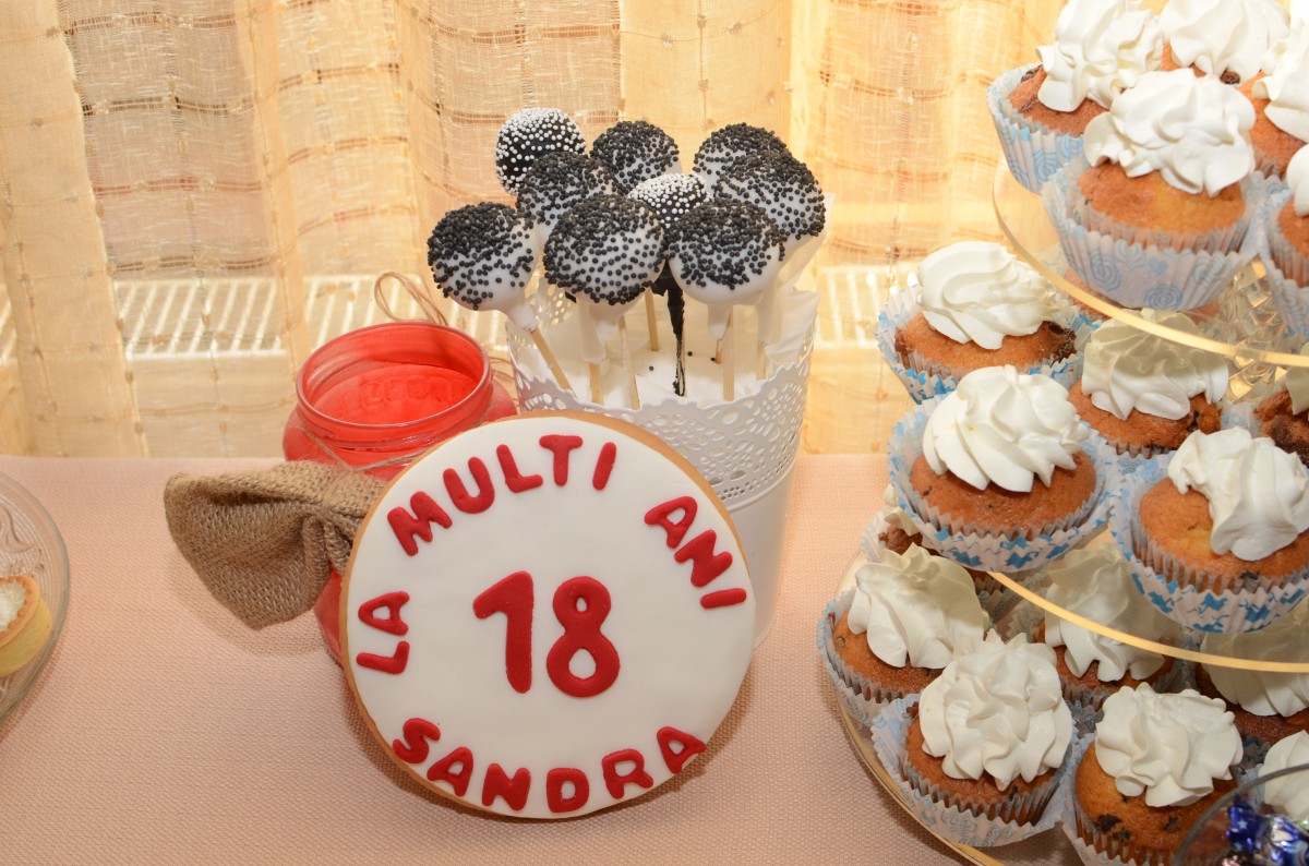 Masa de dulciuri sau candy bar