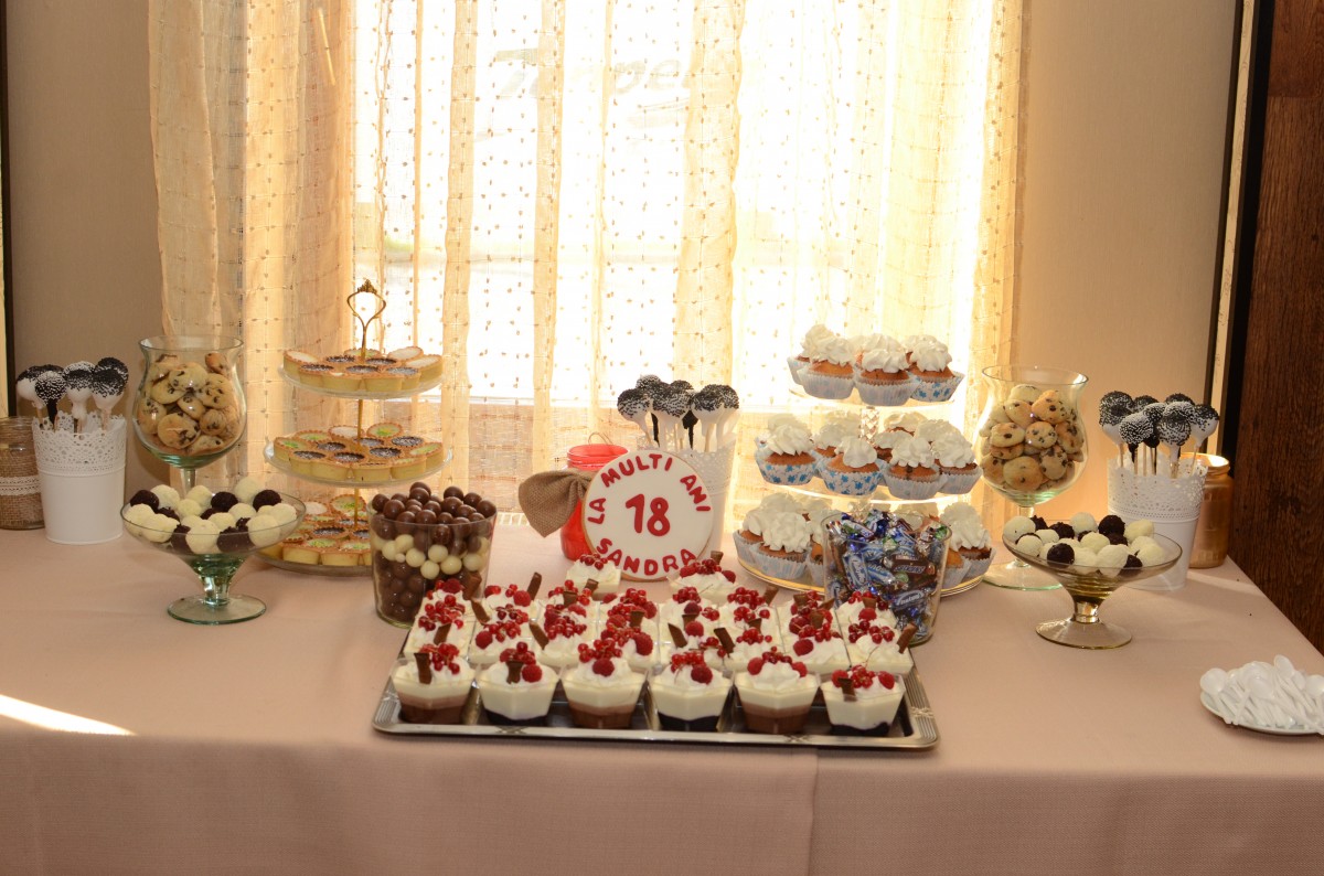 Masa de dulciuri sau candy bar