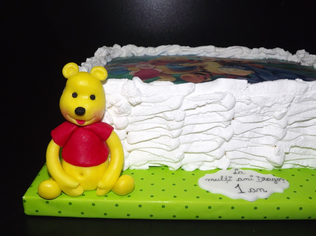 Doua torturi cu tema Winnie