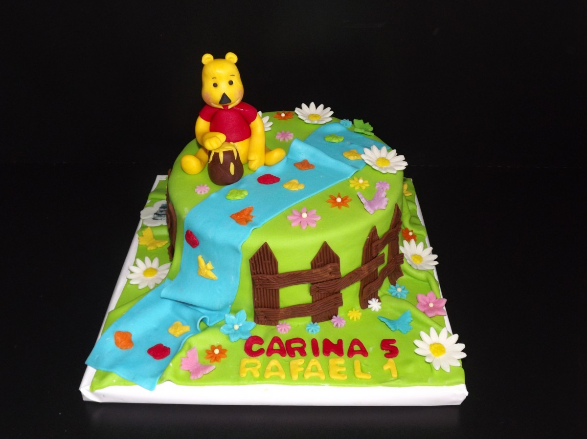 Doua torturi cu tema Winnie