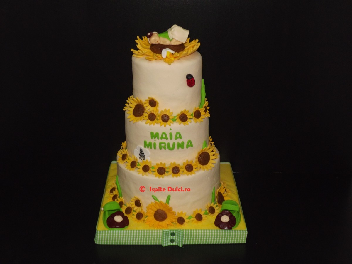 Tort de botez cu floarea soarelui pentru Maia