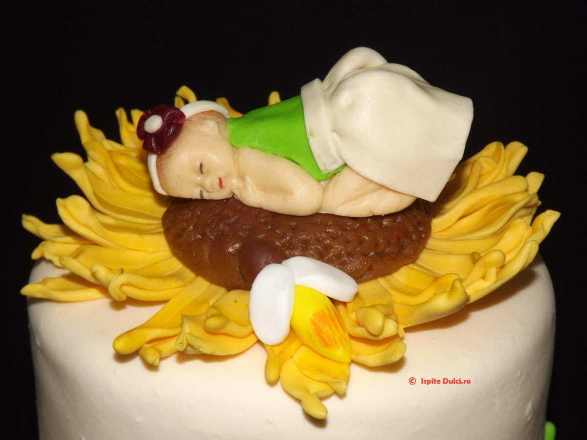 Tort de botez cu floarea soarelui pentru Maia