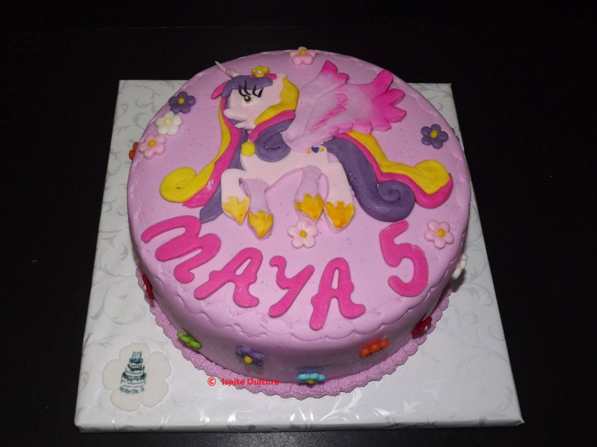 Tort cu ponei pentru Maya