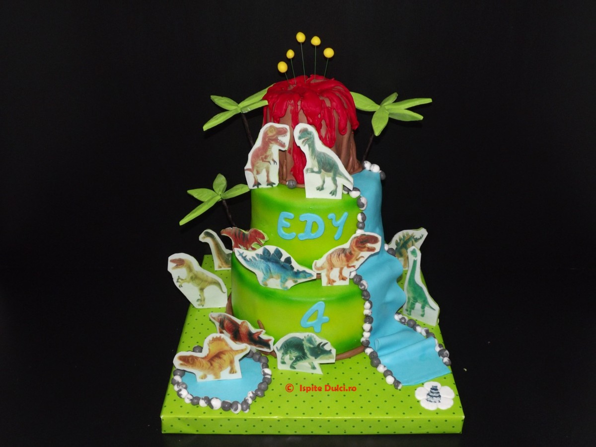 Tort cu dinozauri pentru Edy