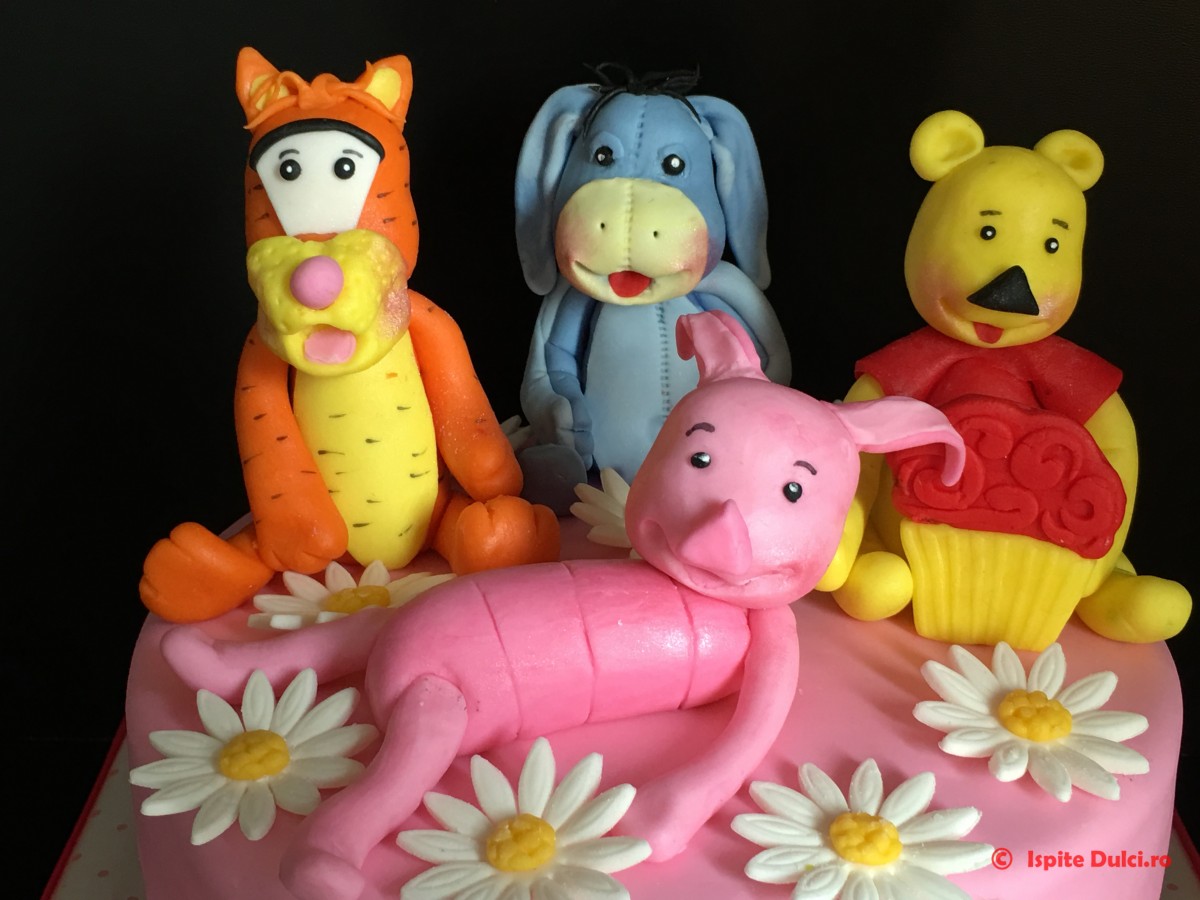Tort cu Winnie si prietenii pentru Mara Sofia