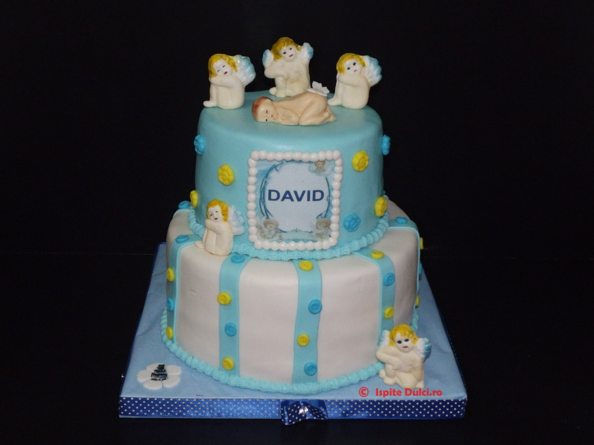 Tort de botez cu ingerasi pentru David