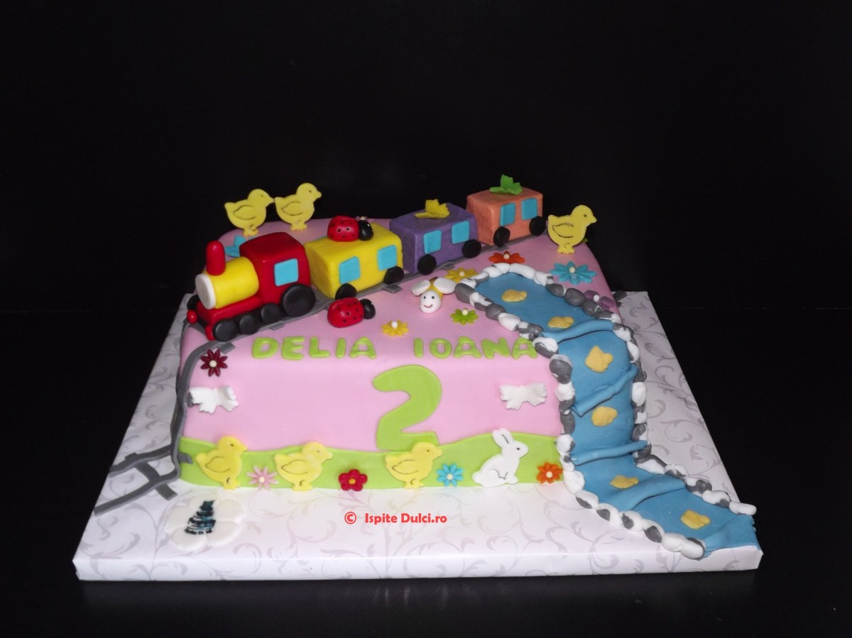 Tort cu tren colorat pentru Delia
