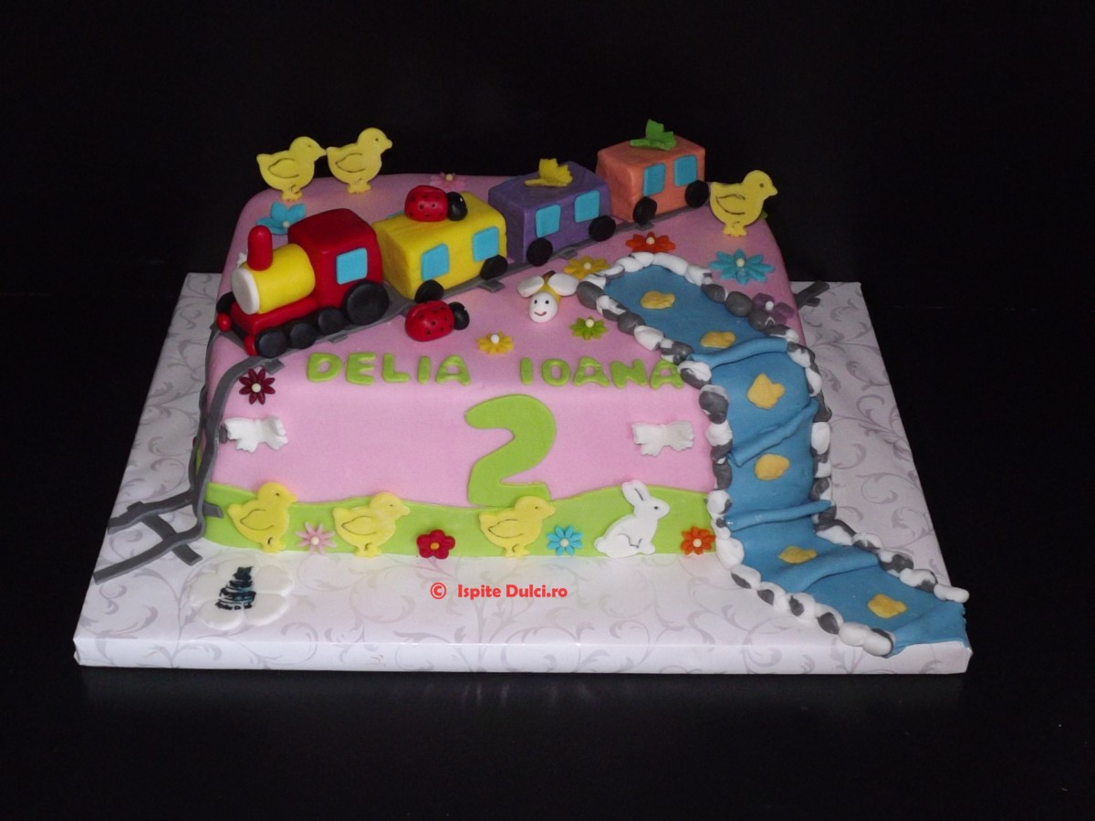 Tort cu tren colorat pentru Delia