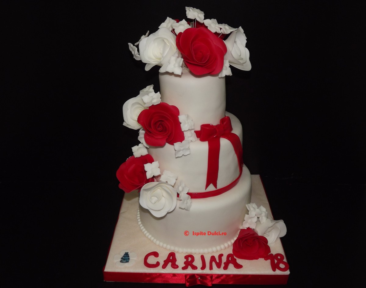 Tort de majorat cu trandafiri pentru Carina